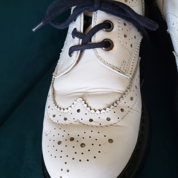 John Fluevog Classic Wingtipped Brogue Derby white shoe - Picture 3 of 15